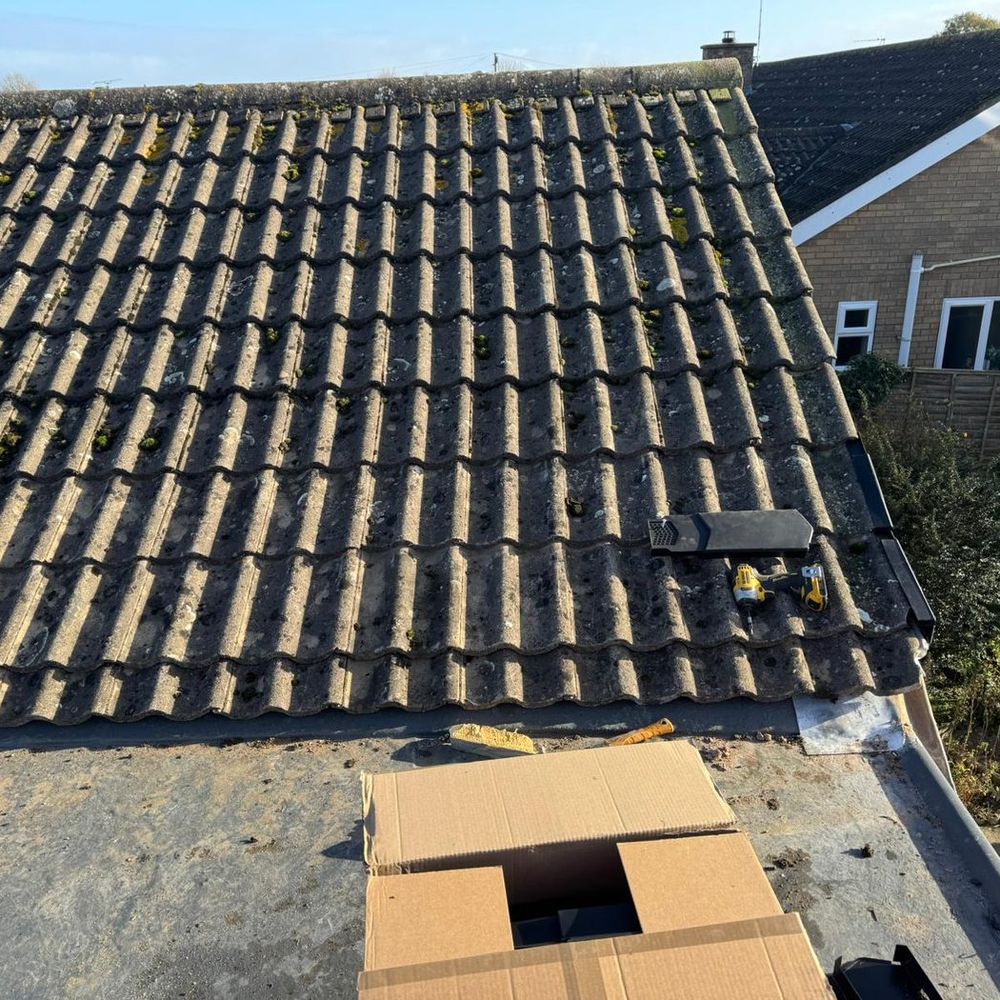 Tiled roof relay
