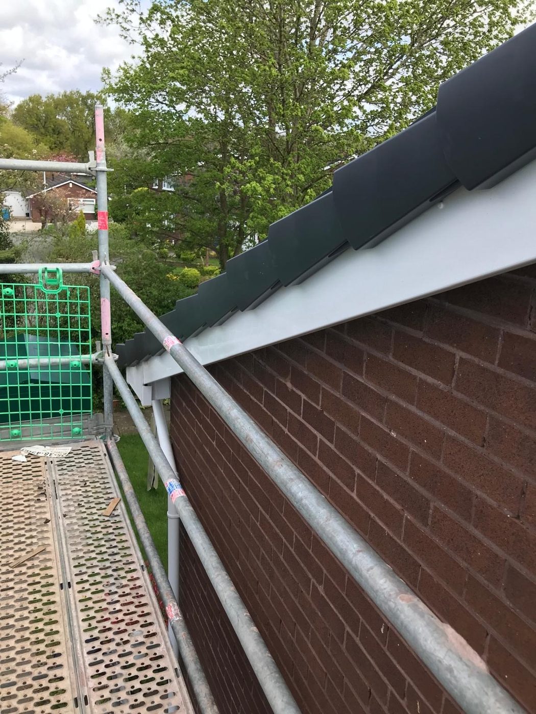 Dry verge and guttering