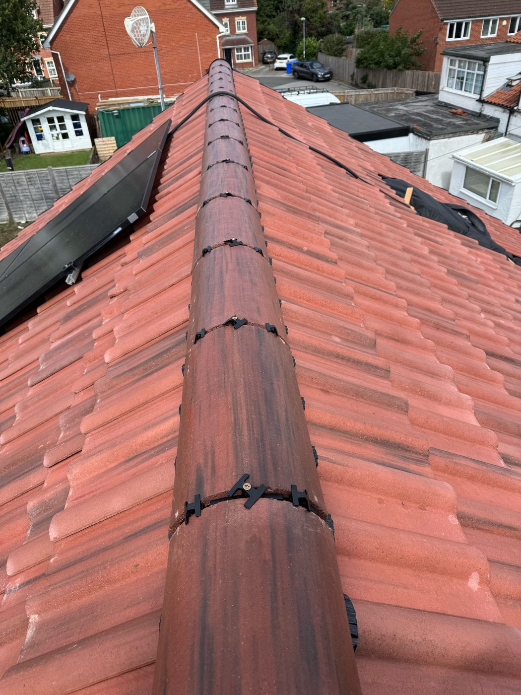 Dry ridge roof
