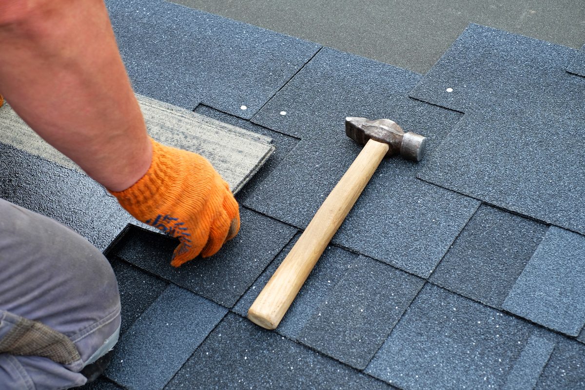 A Smart Call Contractors roofer on a domestic roof